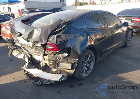 2021 Tesla Model 3 Standard Range Plus Rear-Wheel Drive z USA, uszkodzony, nr VIN 5YJ3E1EA0MF067081